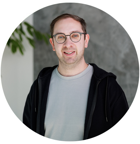 Mitarbeiter beim Institut für tragende Kunststoffkonstruktionen GmbH (ISP)