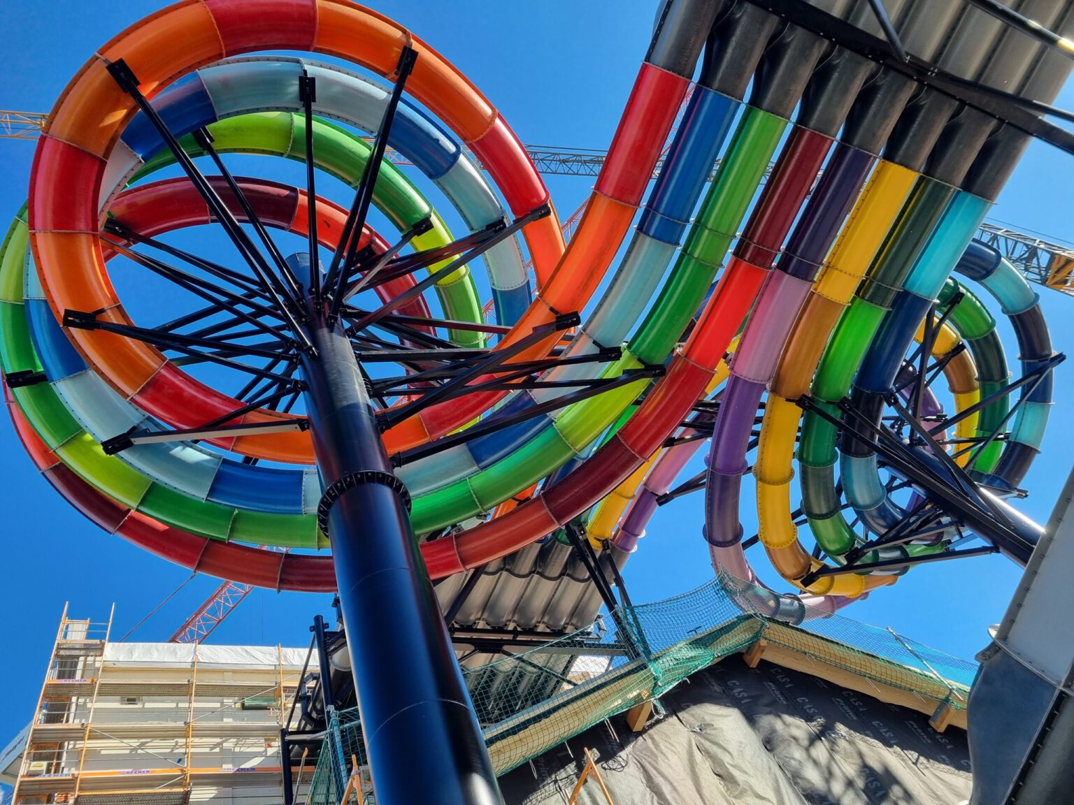 Wasserrutschbahn GF-UP Polyesterharz Stahlbau Pylon